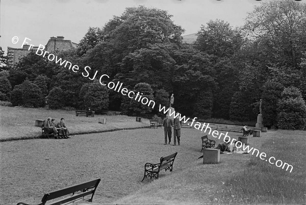 IVEAGH GARDENS WITH STUDENTS